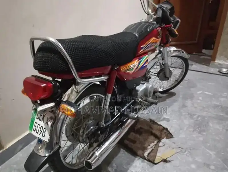 Honda CD 70 Motorcycle - Reliable Single Cylinder Commuter Bike