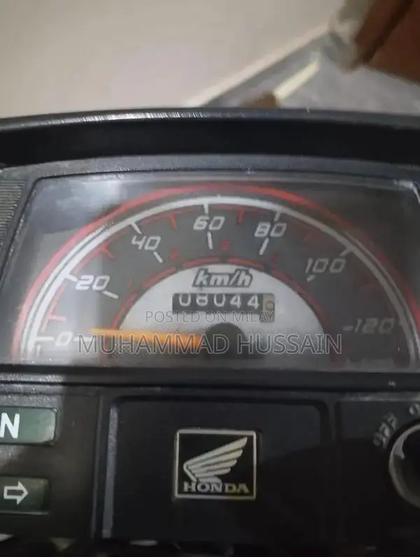 Honda CD 70 Motorcycle - Reliable Single Cylinder Commuter Bike