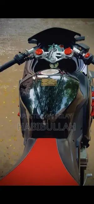 High-End Vehicle with Top Variant Features