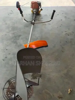 Professional Grass Cutting Machine for Lawn Maintenance