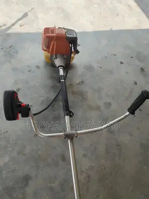 Professional Grass Cutting Machine for Lawn Maintenance