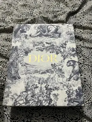 Christian Dior Designer Handbag - Elegant Luxury Accessory with Origin