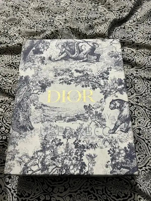 Christian Dior Designer Handbag - Elegant Luxury Accessory with Origin