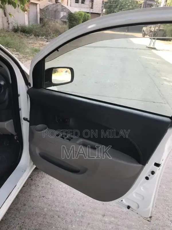 Daihatsu Boom Compact Sedan 2006 Model