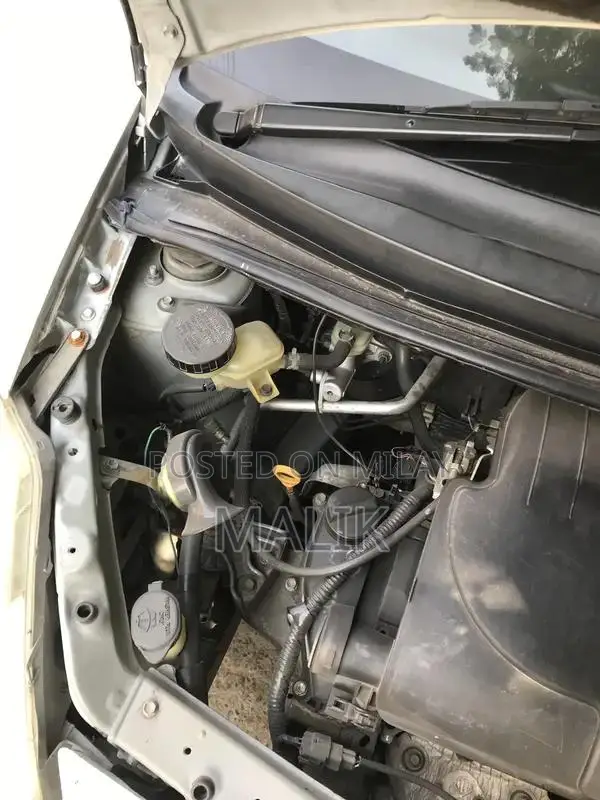 Daihatsu Boom Compact Sedan 2006 Model