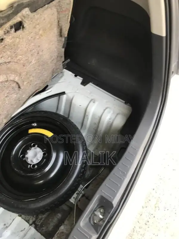 Daihatsu Boom Compact Sedan 2006 Model