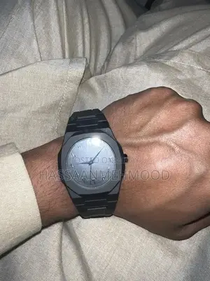 Stylish Men's Aura Analog Wristwatch - Classic Fashion Accessory