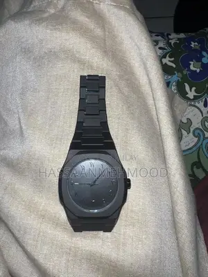 Stylish Men's Aura Analog Wristwatch - Classic Fashion Accessory