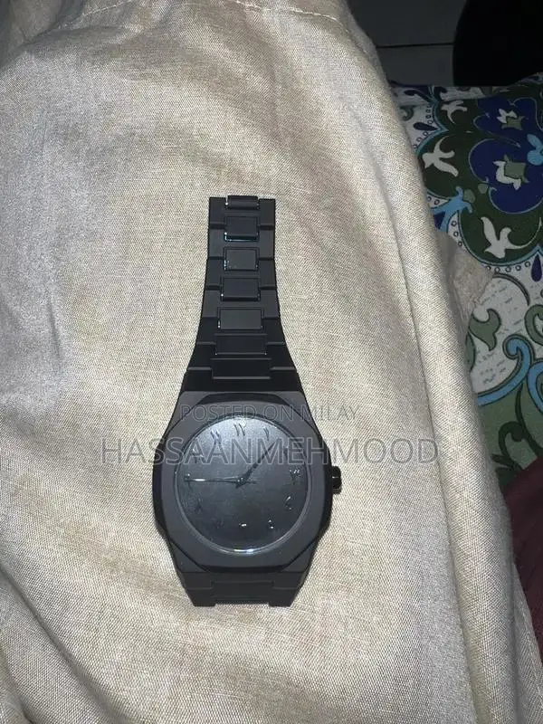 Stylish Men's Aura Analog Wristwatch - Classic Fashion Accessory