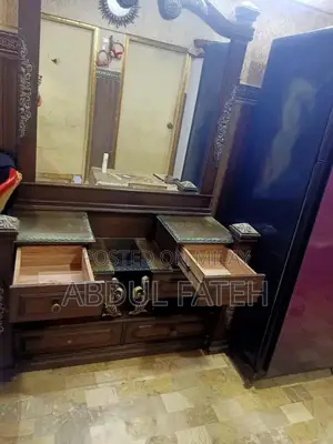 Elegant Wooden Dressing Table in Good Condition