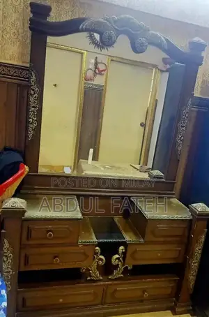 Elegant Wooden Dressing Table in Good Condition