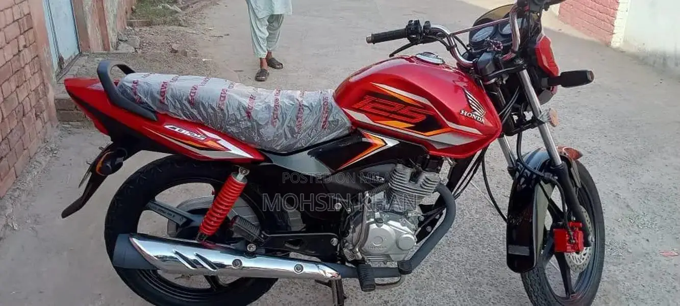 Honda CB 125F Motorcycle - Excellent Condition Single Cylinder Bike