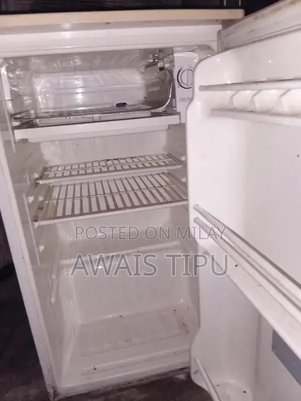 Samsung Refrigerator - Premium Condition Home Appliance