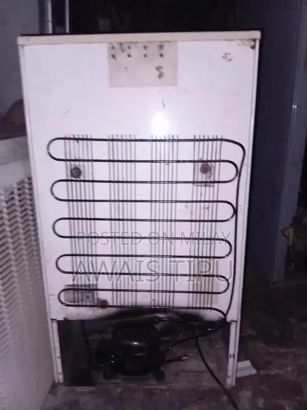 Samsung Refrigerator - Premium Condition Home Appliance