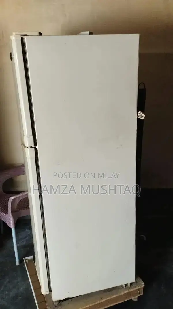 Dawlance Refrigerator - Clean and Well-Maintained Cooling Solution