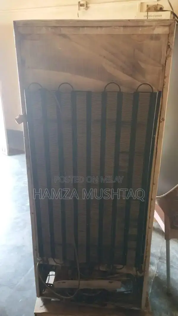 Dawlance Refrigerator - Clean and Well-Maintained Cooling Solution