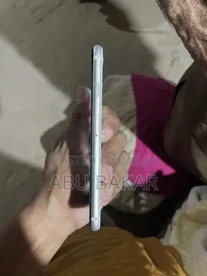 Apple iPhone SE 2020 128GB Smartphone