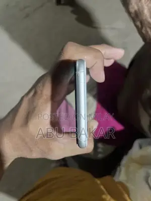 Apple iPhone SE 2020 128GB Smartphone