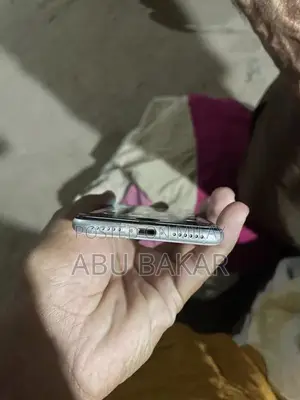 Apple iPhone SE 2020 128GB Smartphone