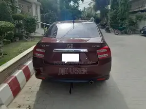 Honda City 1.3 i-VETC Compact Sedan with Low Mileage