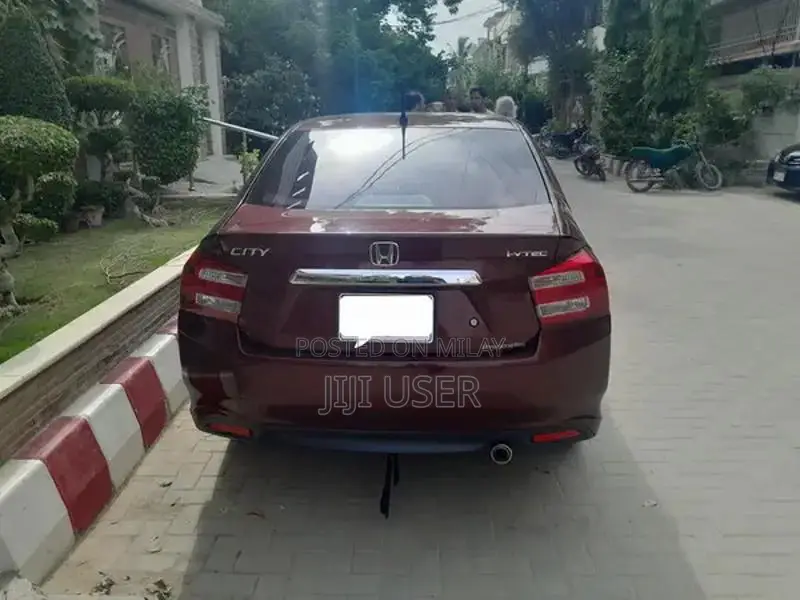 Honda City 1.3 i-VETC Compact Sedan with Low Mileage