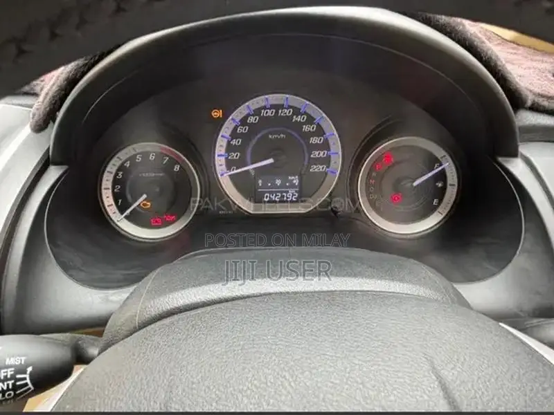 Honda City 1.3 i-VETC Compact Sedan with Low Mileage