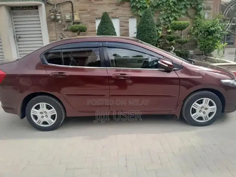 Honda City 1.3 i-VETC Compact Sedan with Low Mileage