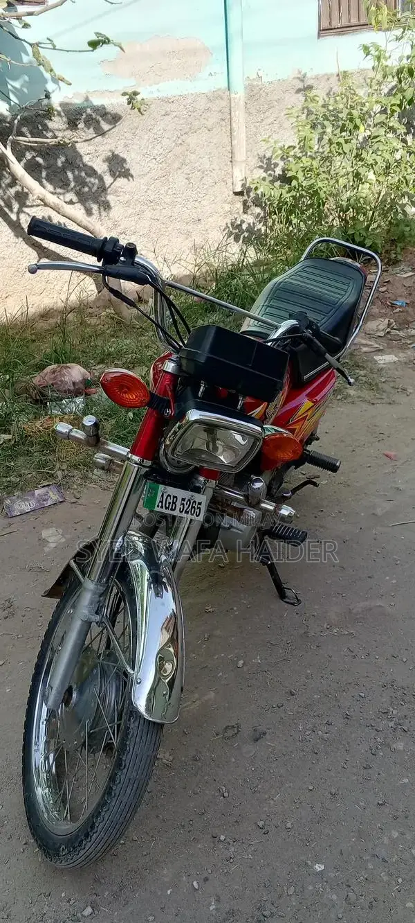 Honda CG 125 Motorcycle - Reliable Classic Bike