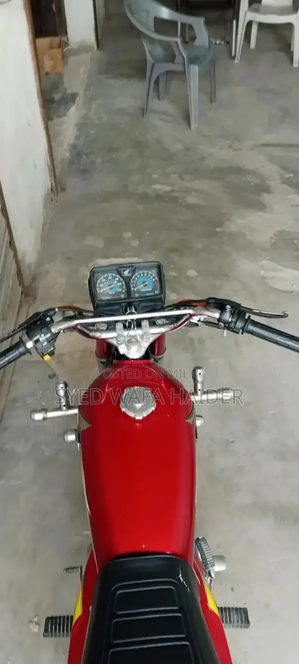 Honda CG 125 Motorcycle - Reliable Classic Bike