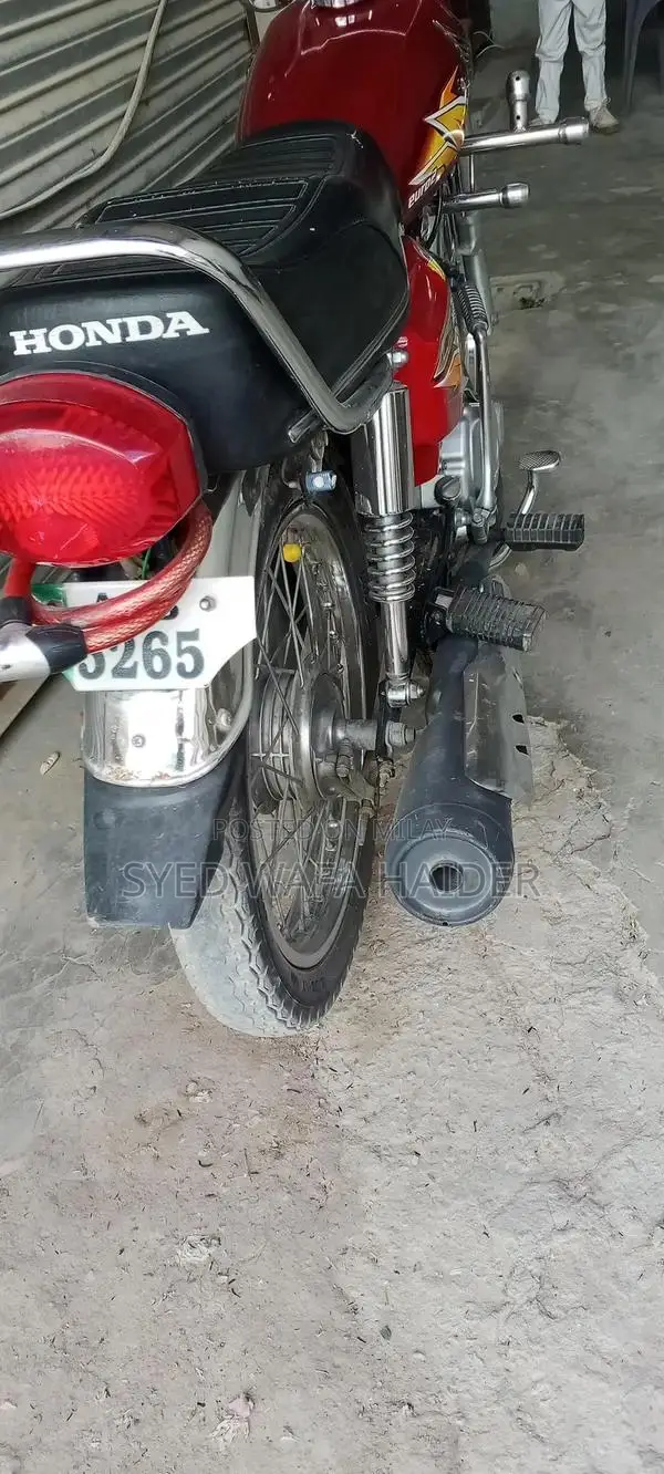 Honda CG 125 Motorcycle - Reliable Classic Bike