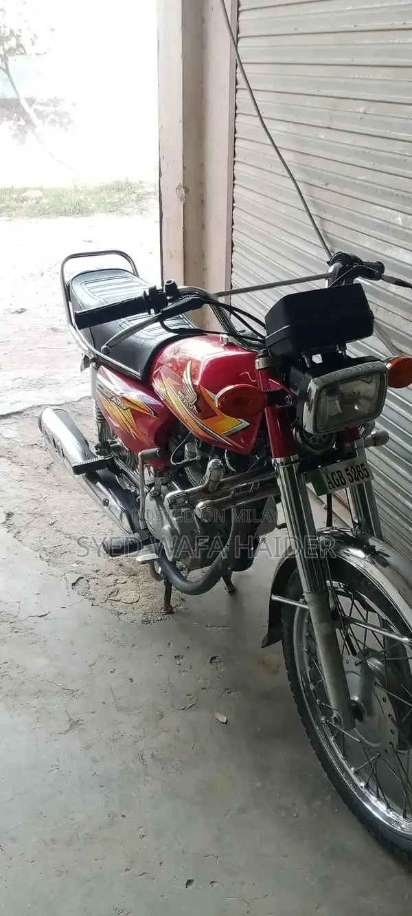 Honda CG 125 Motorcycle - Reliable Classic Bike