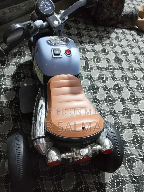 Kids Outdoor Scooter in Excellent Condition