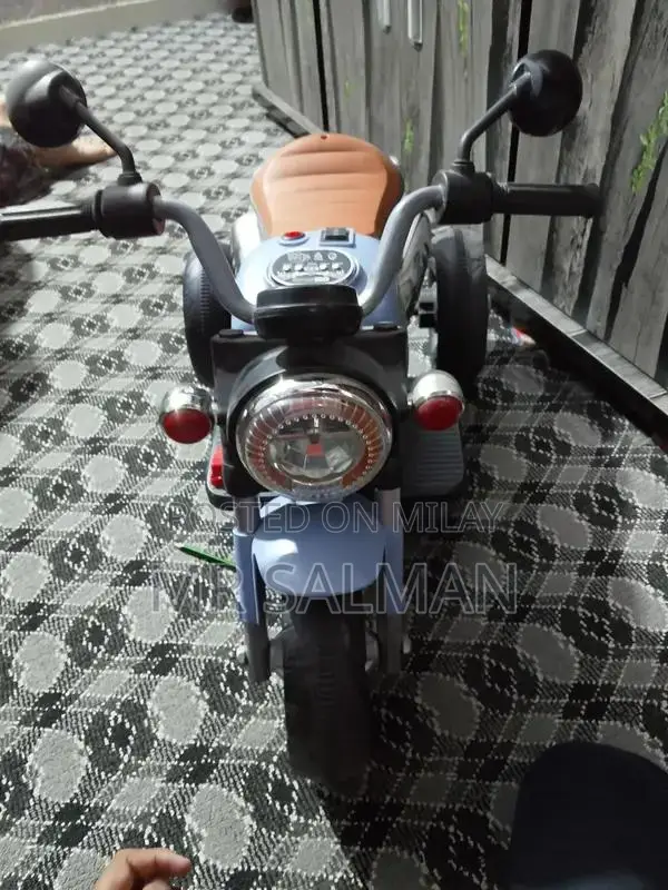 Kids Outdoor Scooter in Excellent Condition