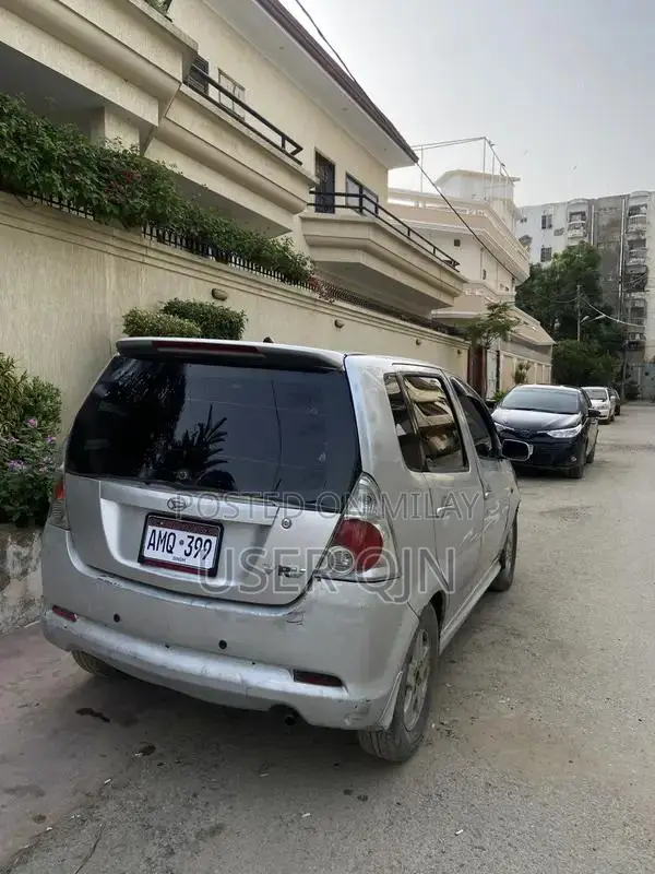 Daihatsu YRV 1.3L Hatchback Steermatic with Moonroof