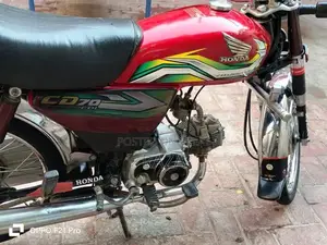 Honda CD70 Motorcycle 2023 Model - Reliable Two-Wheeler