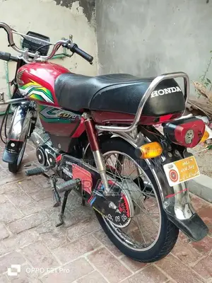 Honda CD70 Motorcycle 2023 Model - Reliable Two-Wheeler