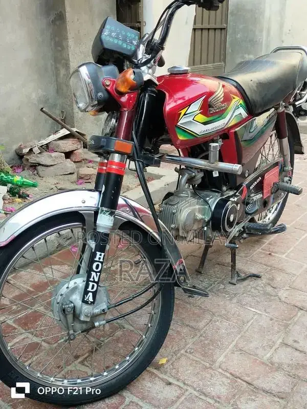 Honda CD70 Motorcycle 2023 Model - Reliable Two-Wheeler