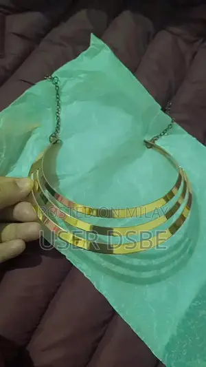 Vintage-Inspired Jewelry Set: Elegant Earrings and Matching Necklace