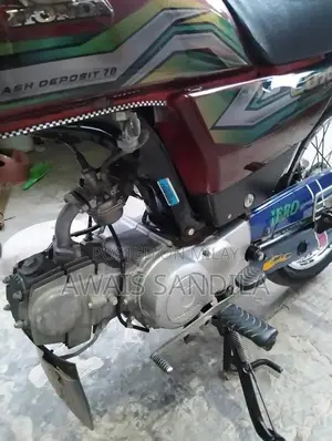 CD 70 Motorcycle 2023 Model Red Color