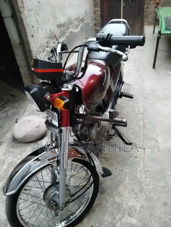 CD 70 Motorcycle 2023 Model Red Color