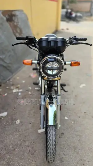 Green 150cc Motorcycle with Low Mileage and 5-Speed Transmission