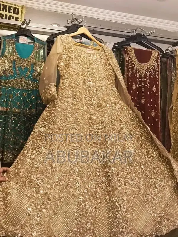 Elegant Bridal Maxi Dress - Pristine Condition Wedding Gown