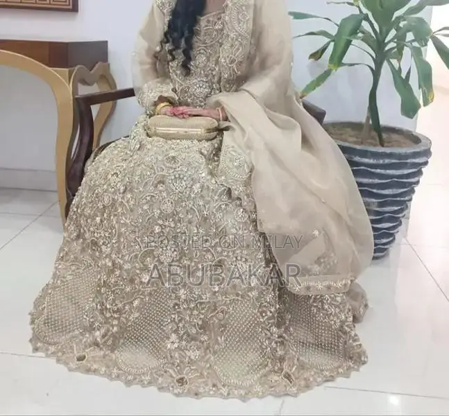 Elegant Bridal Maxi Dress - Pristine Condition Wedding Gown