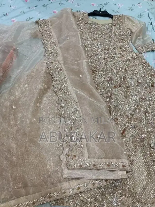 Elegant Bridal Maxi Dress - Pristine Condition Wedding Gown