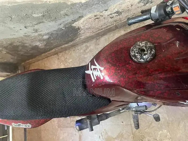 YBR 125 Motorcycle 2015 Model Lightweight Commuter Bike