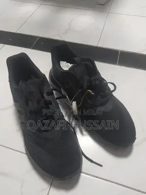 Men's Classic Adidas Athletic Sneakers - Comfortable Urban Footwear