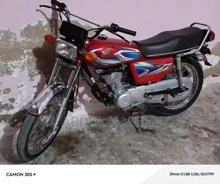 Honda CG125 Motorcycle - Great Condition Single Cylinder Bike