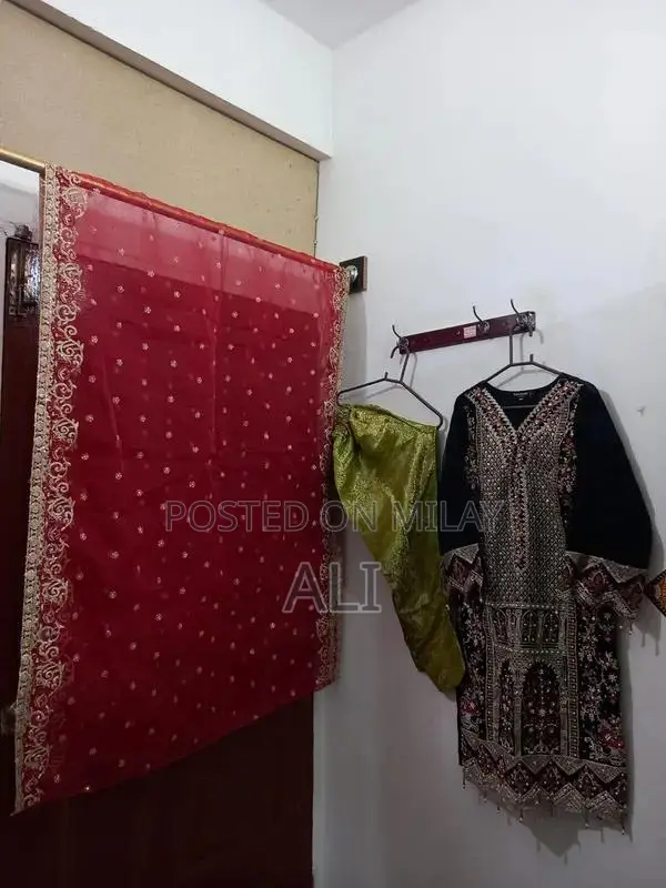 Preloved Women's Dress - Elegant and Stylish