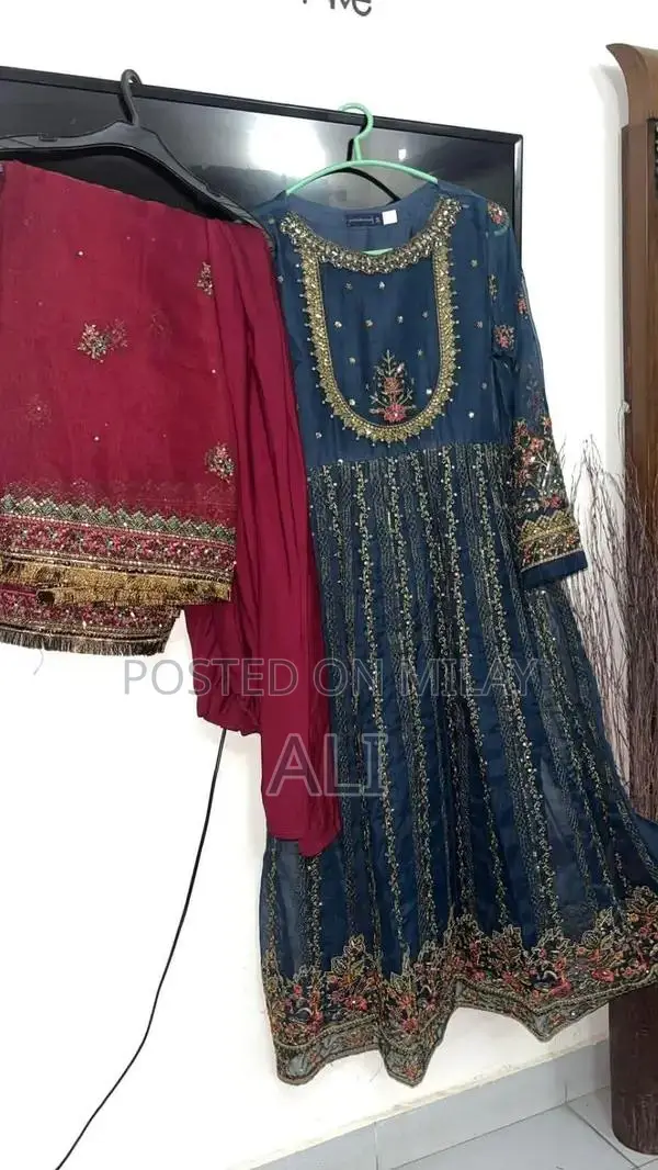 Preloved Women's Dress - Elegant and Stylish