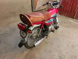 Honda CD 70 Classic Motorcycle - Reliable Two-Wheeler